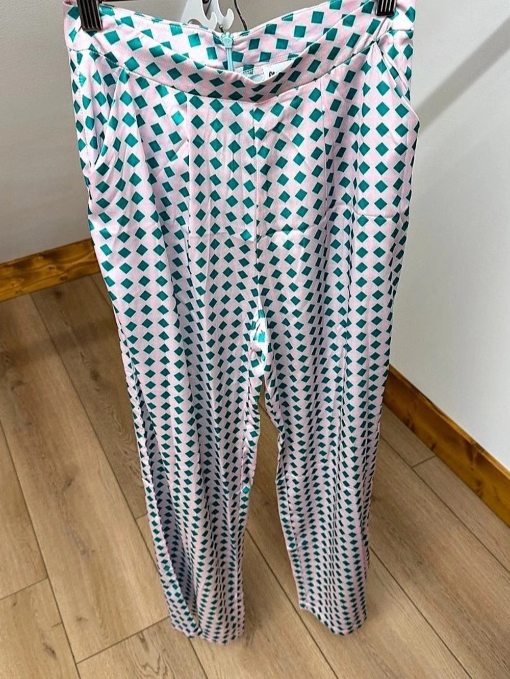 Princess Polly Geometric Straight Leg Pants in Pink & Green - Size 4
